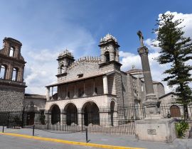 Lais Puzzle - Außenansicht der Kirche Santo Domingo in Ayacucho, Peru - 40 Teile