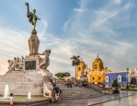 Lais Puzzle - Blick auf den Hauptplatz der Stadt Trujillo, Peru - 40 Teile