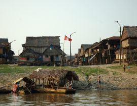 Lais Puzzle - Die Elendsviertel des Dorfes Belen in Iquitos, Peru - 40 Teile