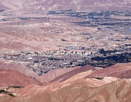Lais Puzzle - Blick vom Cerro Baul auf die Stadt Torata (Moquegua, Peru) - 40 Teile