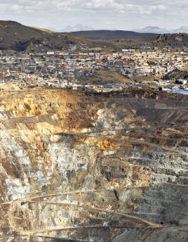 Lais Puzzle - Detail des Tagebaus "Raul Rojas", der durch den Bergbau entstanden ist und mitten in der Stadt "cerro de pasco" Realität ist, mit der diese Bevölkerung lebt, Peru - 40 Teile