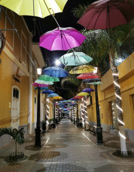 Lais Puzzle - Regenschirme in der Stadt Piura, Peru - 40 Teile