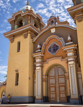 Lais Puzzle - Kirche im Zentrum der tropischen Stadt Tumbes Peru - 40 Teile