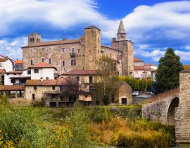 Lais Puzzle - Beeindruckendes mittelalterliches Kloster und Schloss von Bormida in der Region Asti im Piemont, Italien - 40 Teile