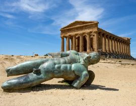 Lais Puzzle - Bronzestatue des Ikarus vor den Ruinen des Concordia-Tempels im Tal der Tempel bei Agrigento auf der italienischen Insel Sizilien - 40 Teile