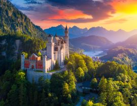 Lais Puzzle - Luftaufnahme von Schloss Neuschwanstein mit malerischer Berglandschaft bei Füssen, Bayern, Deutschland. Schloss Neuschwanstein bei Sonnenuntergang, Deutschland - 40 Teile