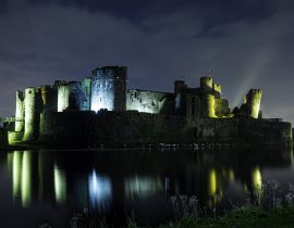 Lais Puzzle - Caerphilly Castle bei Nacht, Wales - 40 Teile