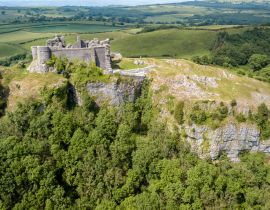 Lais Puzzle - Luftaufnahme der Ruinen einer alten Burg auf einem Hügel (Carreg Cennen, Wales, Großbritannien) - 40 Teile