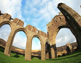 Lais Puzzle - Ruinen des Priorats Llanthony, Monmouthshire, Wales - 40 Teile
