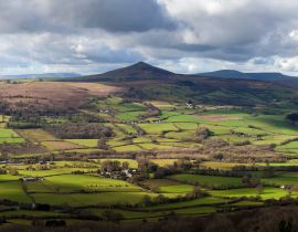 Lais Puzzle - Der Zuckerhut, ein Berg nordwestlich von Abergavenny in Monmouthshire, Wales - 40 Teile