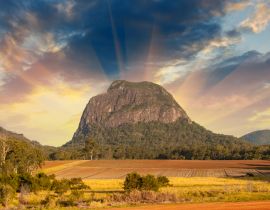Lais Puzzle - Glass House Mountains National Park in Australien mit dramatischem Sonnenlicht - 40 Teile