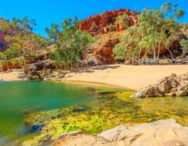 Lais Puzzle - Szenische Landschaft von Ormiston Gorge Water Hole mit Geistergummi in West MacDonnell Ranges, Northern Territory, Australien - 40 Teile
