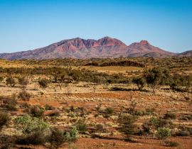 Lais Puzzle - Rotes Zentrum Landschaft mit entfernten Blick auf Mount Sonder Northern Territory Outback Australien - 40 Teile
