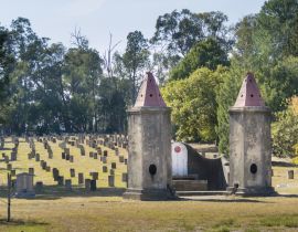 Lais Puzzle - Chinesische Brenntürme auf dem Friedhof von Beechworth, Victoria, Australien - 40 Teile