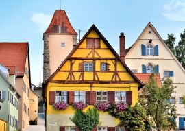 Lais Puzzle - Historische Häuser mit Weißem Turm, Dinkelsbühl - Föhrenberg - 100, 200, 500 & 1.000 Teile