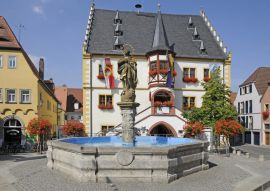 Lais Puzzle - Marktbrunnen und Rathaus in Volkach - 100, 200, 500 & 1.000 Teile