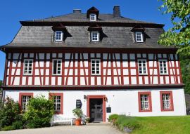 Lais Puzzle - Historisches Pfarramt in Ludwigsstadt - 100, 200, 500 & 1.000 Teile