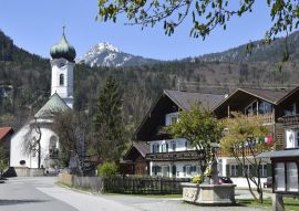 Lais Puzzle - Pfarrkirche und Brunnen in Farchant - 100, 200, 500 & 1.000 Teile