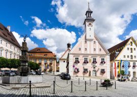 Lais Puzzle - Rathaus und Marktplatz in Gredingen Bayern - 100, 200, 500 & 1.000 Teile