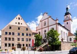 Lais Puzzle - Residenz und Stadtpfarrkirche kirche in Hilpolstein blauer Himmel - 100, 200, 500 & 1.000 Teile