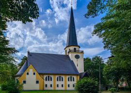 Lais Puzzle - Sakrlbau im Stil der Heimatschutzarchitektur: Evangelische Christuskirche in Groß Köris, Ansicht von Osten - 100, 200, 500 & 1.000 Teile