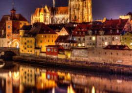 Lais Puzzle - Nighttime in Regensburg Germany with the Danube river - 100, 200, 500 & 1.000 Teile