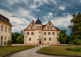 Lais Puzzle - Dramatischer Wolkenhimmel über dem Schloss Königs Wusterhausen (Ansicht von Norden) - 100, 200, 500 & 1.000 Teile