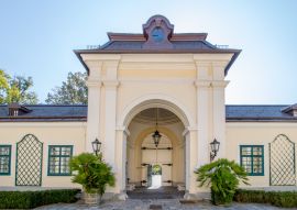 Lais Puzzle - Das Schloss Laudon, auch Schloss Hadersdorf genannt, ist ein barockes Wasserschloss in Hadersdorf, das heute zum 14. Wiener Gemeindebezirk Penzing gehört. - 100, 200, 500 & 1.000 Teile