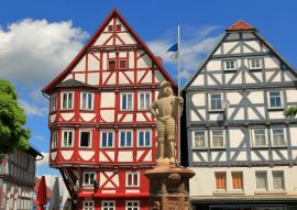 Lais Puzzle - Fachwerkhäuser und Brunnen in Treysa Schwalmstadt - 100, 200, 500 & 1.000 Teile