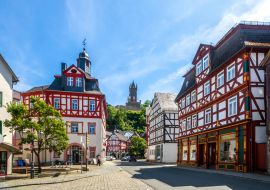 Lais Puzzle - Altes Rathaus und Schlossberg, Dillenburg, Hessen, Deutschland - 1.000 Teile
