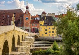 Lais Puzzle - Die Altstadt von Regensburg mit der Steinernen Brücke im Vordergrund - 1.000 Teile