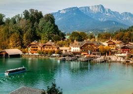 Lais Puzzle - Schönau am Königssee, Germany - September 9, 2018: Electric tourist boats on beautiful lake Konigssee pier Berchtesgaden National Park Bavaria Germany - 100, 200, 500 & 1.000 Teile