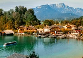 Lais Puzzle - Schönau am Königssee, Germany - September 9, 2018: Electric tourist boats on beautiful lake Konigssee pier Berchtesgaden National Park Bavaria Germany - 1.000 Teile