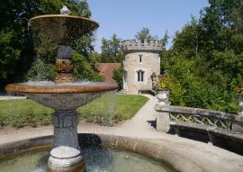 Lais Puzzle - Historischer Schalenbrunnen Schloss Rosenau - 100, 200, 500 & 1.000 Teile