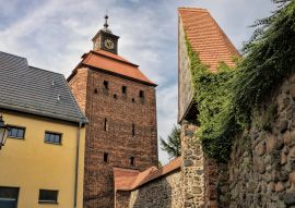 Lais Puzzle - kontrast alter und neuer architektur in bernau bei berlin, deutschland - 100, 200, 500 & 1.000 Teile