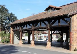Lais Puzzle - Die Halle von Ronshausen in Genas, Département du Rhône, Frankreich - 100, 200, 500 & 1.000 Teile