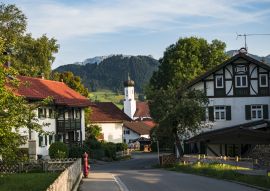 Lais Puzzle - Idyllischer Ort an der Romantischen Straße am Fuße der deutschen Alpen, Roßhaupten, Bayern, Deutschland - 100, 200, 500 & 1.000 Teile