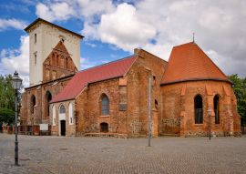 Lais Puzzle - Denkmalschütze Ruine: die teilrenovierte evangelische Stadtpfarrkirche St. Marien in Wriezen - 100, 200, 500 & 1.000 Teile