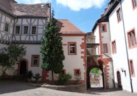 Lais Puzzle - Kernburg und Burghof mittelalterliche Burg Breuberg - 100, 200, 500 & 1.000 Teile