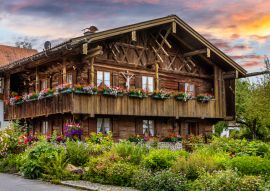 Lais Puzzle - Altes hölzernes Bauernhaus in Bernried am Starnberger See, Bayern, Deutscland - 100, 200, 500 & 1.000 Teile