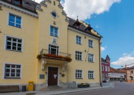 Lais Puzzle - Rathaus in Wörth an der Donau in Bayern bei Regensburg im Sommer bei blauem Himmel - 100, 200, 500 & 1.000 Teile