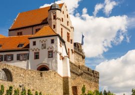 Lais Puzzle - Niemcy, zamek w Alzenau. Zabytki Bawarii. Budowla z kamienia. Lato w miescie. Historyczne miejsca w Niemczech. - 100, 200, 500 & 1.000 Teile