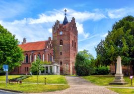 Lais Puzzle - Neogotische Kirche im Storchendorf Linum, Brandenburg an der Havel, Deutschland - 100, 200, 500 & 1.000 Teile