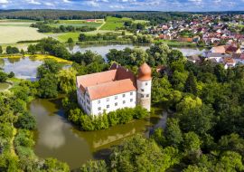 Lais Puzzle - Luftaufnahme, Wasserschloss Neuhaus, Gemeinde Adelsdorf, Bayern, Deutschland - 1.000 Teile