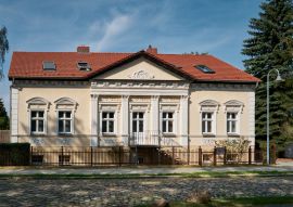 Lais Puzzle - Denkmalgeschütztes Neorenaissance-Wohnhaus in Michendorf, Teil eines ehemaligen Vierseithofs aus dem 18. Jahrhundert - 100, 200, 500 & 1.000 Teile