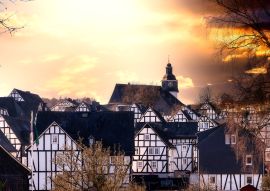 Lais Puzzle - Historischer Ortskern von Freudenberg mit schönen Fachwerkhäusern im Siegerland, Deutschland - 100, 200, 500 & 1.000 Teile