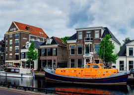 Lais Puzzle - Grachten von Assen und typische Häuser. Holland. - 100, 200, 500 & 1.000 Teile