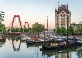 Lais Puzzle - Rotterdam Stadt, Alter Hafen ältester Teil des Hafens, historisches Werftdock, Altes Schiff, Openlucht Binnenvaart Museum, Haringvliet und die Willemsbrug Brücke in der Abenddämmerung im Sommer, Niederlande - 100, 200, 500 & 1.000 Teile