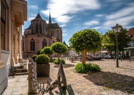Lais Puzzle - Das alte Stadtzentrum mit dem Korenmarkt der mittelalterlichen Stadt Kampen in Overijssel in den Niederlanden - 100, 200, 500 & 1.000 Teile