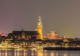 Lais Puzzle - Die niederländische Stadt Nijmegen mit dem überfluteten Fluss Waal im Vordergrund - 100, 200, 500 & 1.000 Teile
